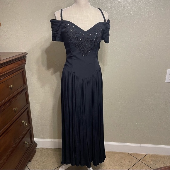♠️ Karin Steven’s Black off the Shoulder Vintage Dress - Picture 3 of 8